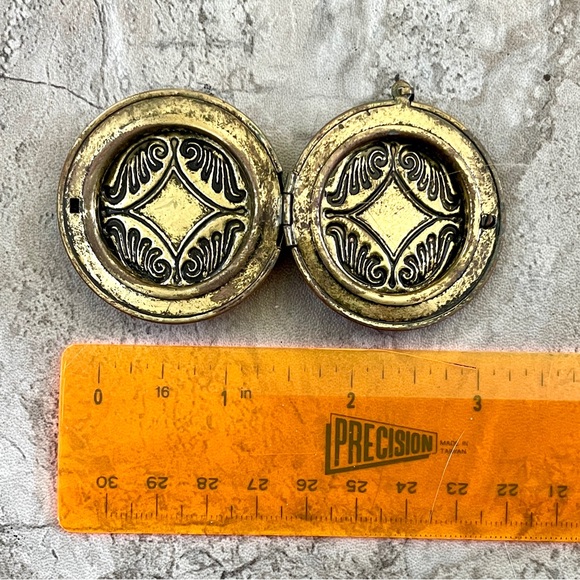 Steampunk Octopus Locket - Picture 5 of 5